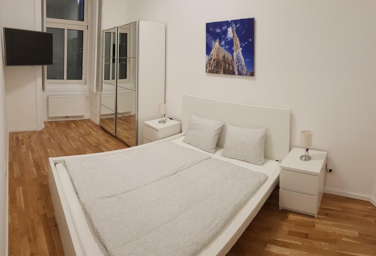 Central Living - Naschmarkt Wina Bagian luar foto